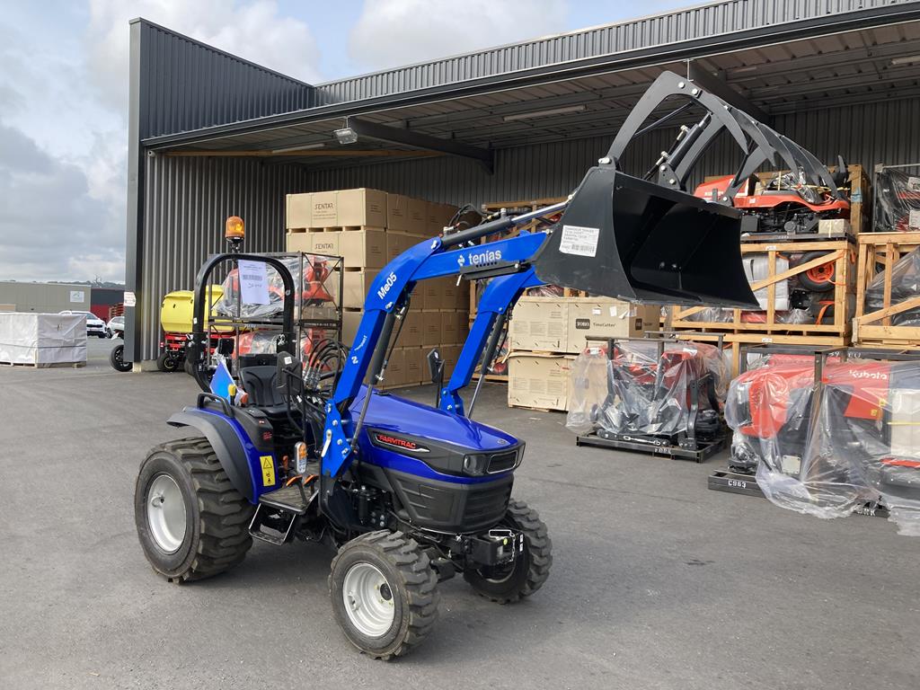 FARMTRAC FT26 HST AVEC CHARGEUR - La Haye Motoculture